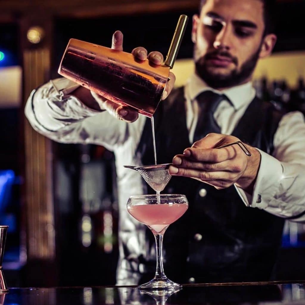 Miami-Waiters_Hire_a_Mixologists_and_Bartenders_in_Miami-Palm-Beach-Fort-Lauderdale